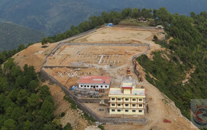 गुल्मीको रेसुंगा नगरपालिका ७ उनायचौरमा निर्माणाधिन १३२ केभिए राष्ट्रि बिद्युत प्रसारण लाइनको सवस्टेशन । तस्वीरः तिनाउ न्यूज