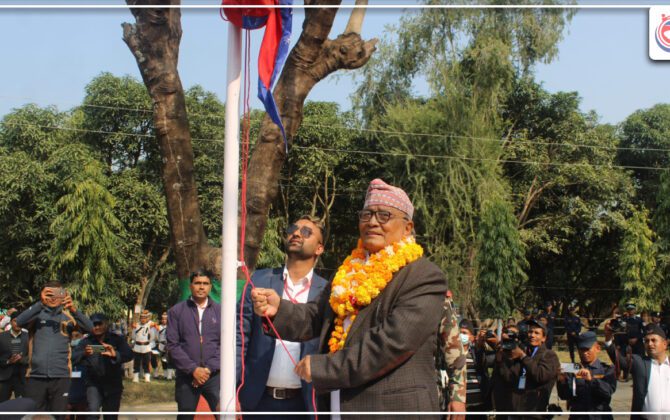 लुम्बिनी प्रदेशको स्थायी राजधानी दाङमा झण्डातोलन गर्दै प्रदेश प्रमुख अमिक शेरचन